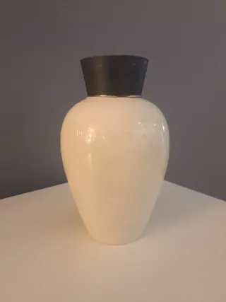 Pequeño Vaso antiguo en opalina decoración Puttis