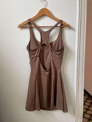 Vestido deportivo marrón