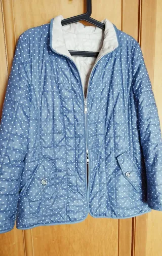 Anorak azul-gris con lunares