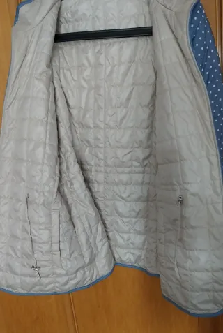 Anorak azul-gris con lunares