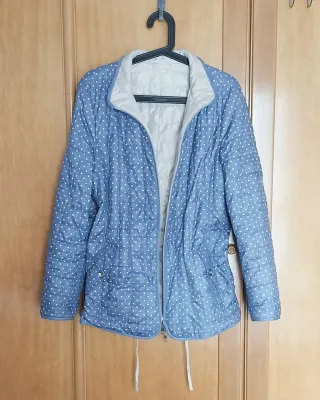 Anorak azul-gris con lunares