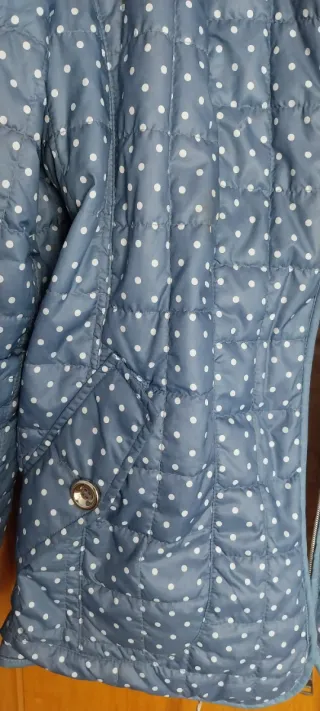 Anorak azul-gris con lunares