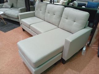 Sofá 3 plazas con puff beige