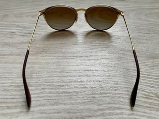 Gafas de sol Ray-Ban doradas y marrones