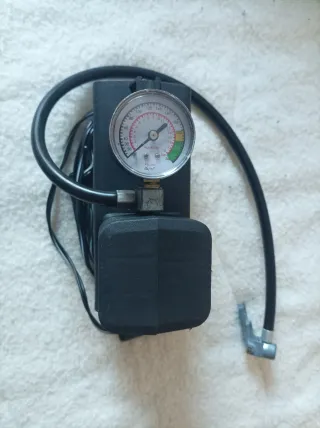 Compresor Coche y Pelotas con Manómetro.