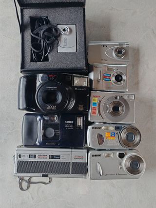Lotto di 9 Fotocamere Digitali e Analogiche