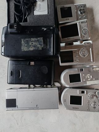 Lotto di 9 Fotocamere Digitali e Analogiche