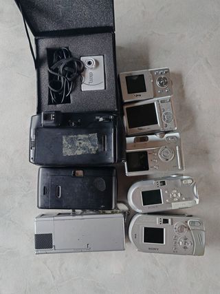 Lotto di 9 Fotocamere Digitali e Analogiche