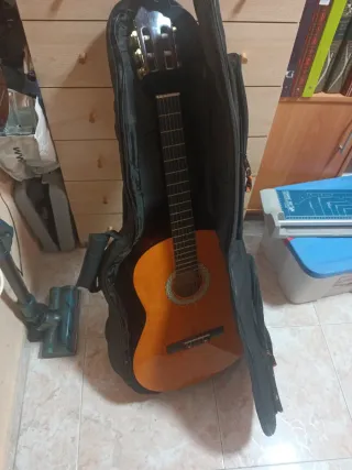 Guitarra Clásica con Funda