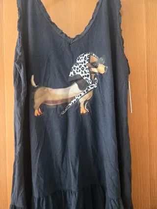 Vestido negro con estampado de perro