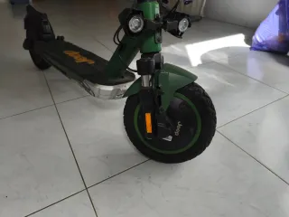 Patinete Jeep 2XE Adventurer Scooter  leer