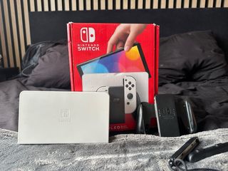 Nintendo Switch OLED Bianca e Nera