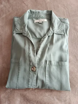 Camisa verde caqui Cortefiel de mujer