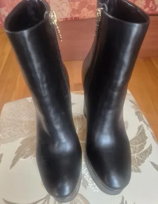 Botines Guess plataforma tacón negro