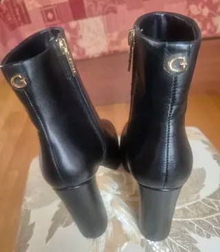 Botines Guess plataforma tacón negro