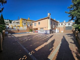 Chalet en alquiler en Cotomar - Urbanizaciones en Rincón de la Victoria