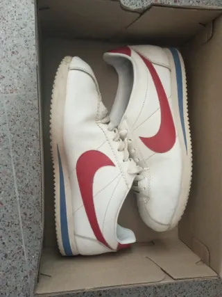 Nike Cortez Blancas y Rojas