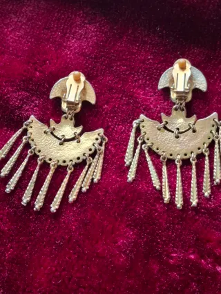 Pendientes antiguos dorados