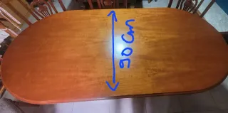Mesa de comedor de madera