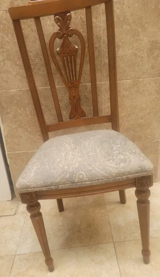 Mesa de comedor de madera