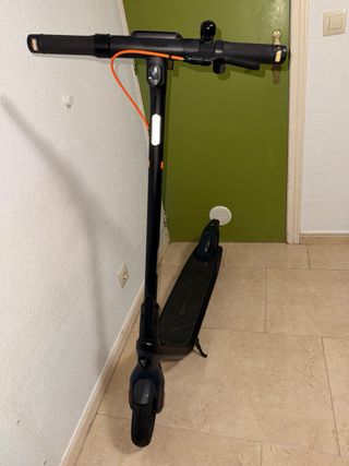 Patinete Eléctrico Negro marca ninebot E2 pro.