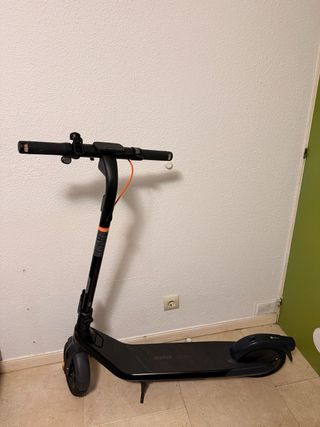 Patinete Eléctrico Negro marca ninebot E2 pro.