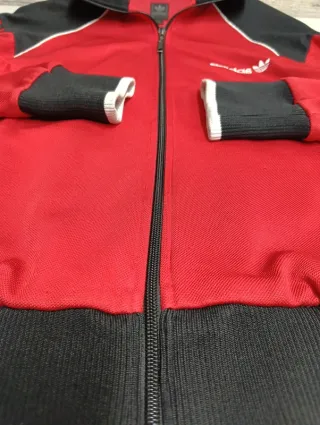 Chaqueta Adidas Y2k Vintage Roja y Negra
