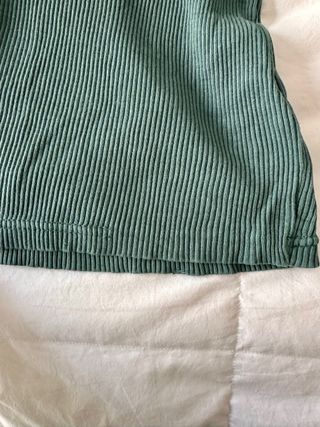 Camiseta verde de manga larga