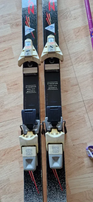 Esquís Dynastar Carbon con bastones