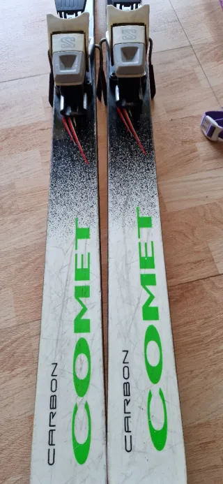 Esquís Dynastar Carbon con bastones