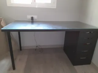 Mesa de escritorio cristal y metal