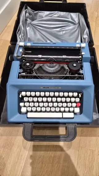 Máquina de escribir Olivetti Studio 46