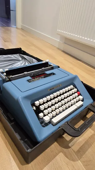 Máquina de escribir Olivetti Studio 46