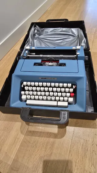 Máquina de escribir Olivetti Studio 46