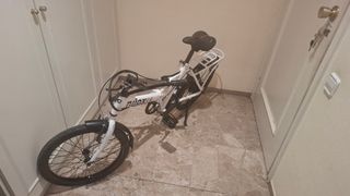 Bicicleta Eléctrica Blanca