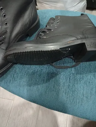 Botas de piel negras