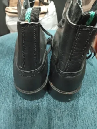 Botas de piel negras