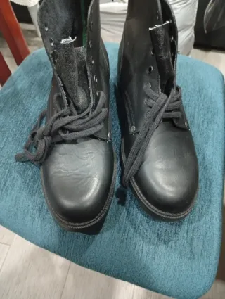 Botas de piel negras