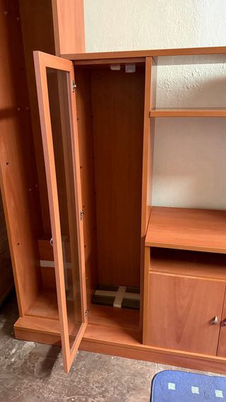 Mueble de salón madera y cristal