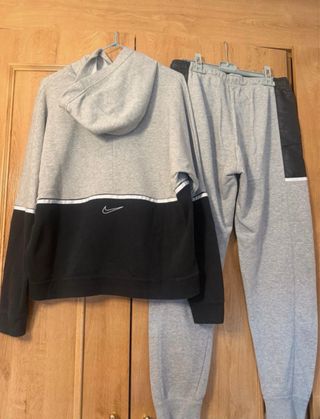 Conjunto chándal Nike gris y negro