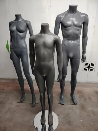 Se venden maniquís (4 hombre, 1 mujer, 1 niño).