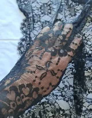 Mantilla, Peineta y Guantes Negros de REGALO