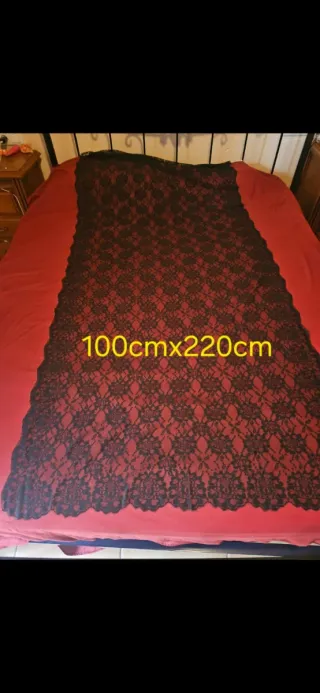 Mantilla, Peineta y Guantes Negros de REGALO