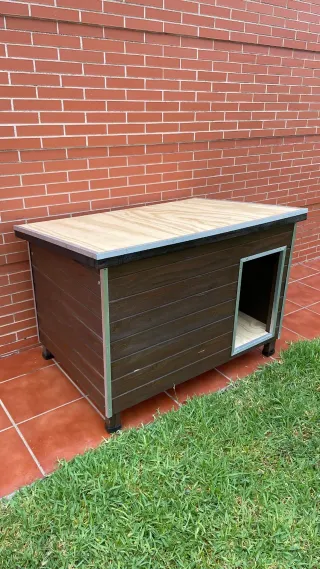 Caseta para perro de madera
