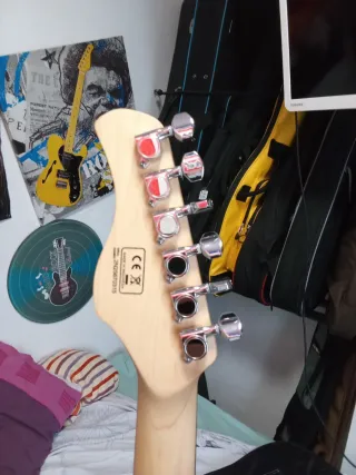 Guitarra Eléctrica Roja Sire