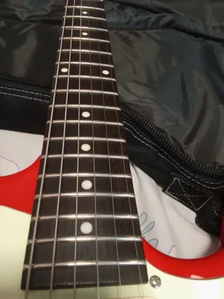 Guitarra Eléctrica Roja Sire