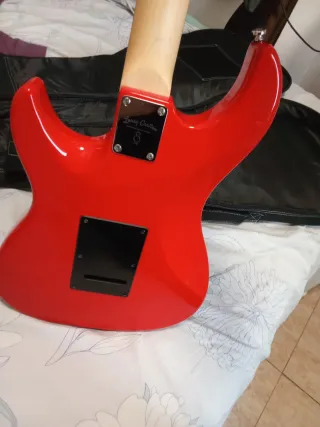 Guitarra Eléctrica Roja Sire