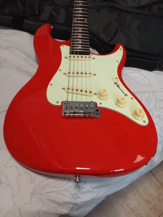Guitarra Eléctrica Roja Sire