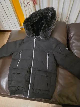 Abrigo Supply & Demand con capucha