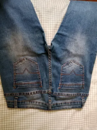 Pantalón vaquero con brillos Talla L